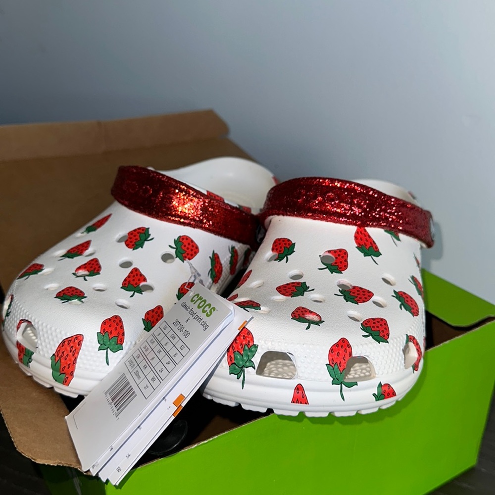 Crocs Food Print Clog Strawberry Size 6
